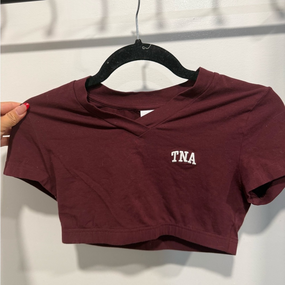 TNA Cropped V-neck Baby Tee